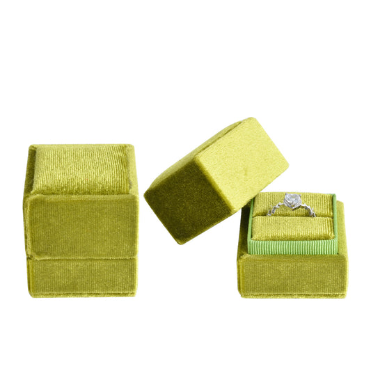 ring box - Green Square Single Velvet Ring Box V07-R1 G open view