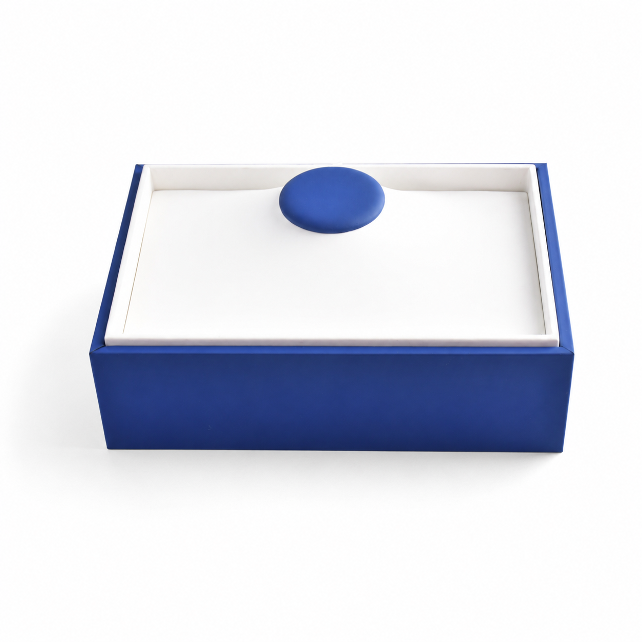 Single pendant and chain display tray for jewelry retail showcases