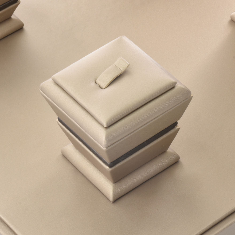 회색 팔찌 시계 디스플레이 트레이