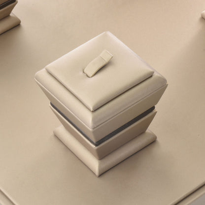 회색 팔찌 시계 디스플레이 트레이