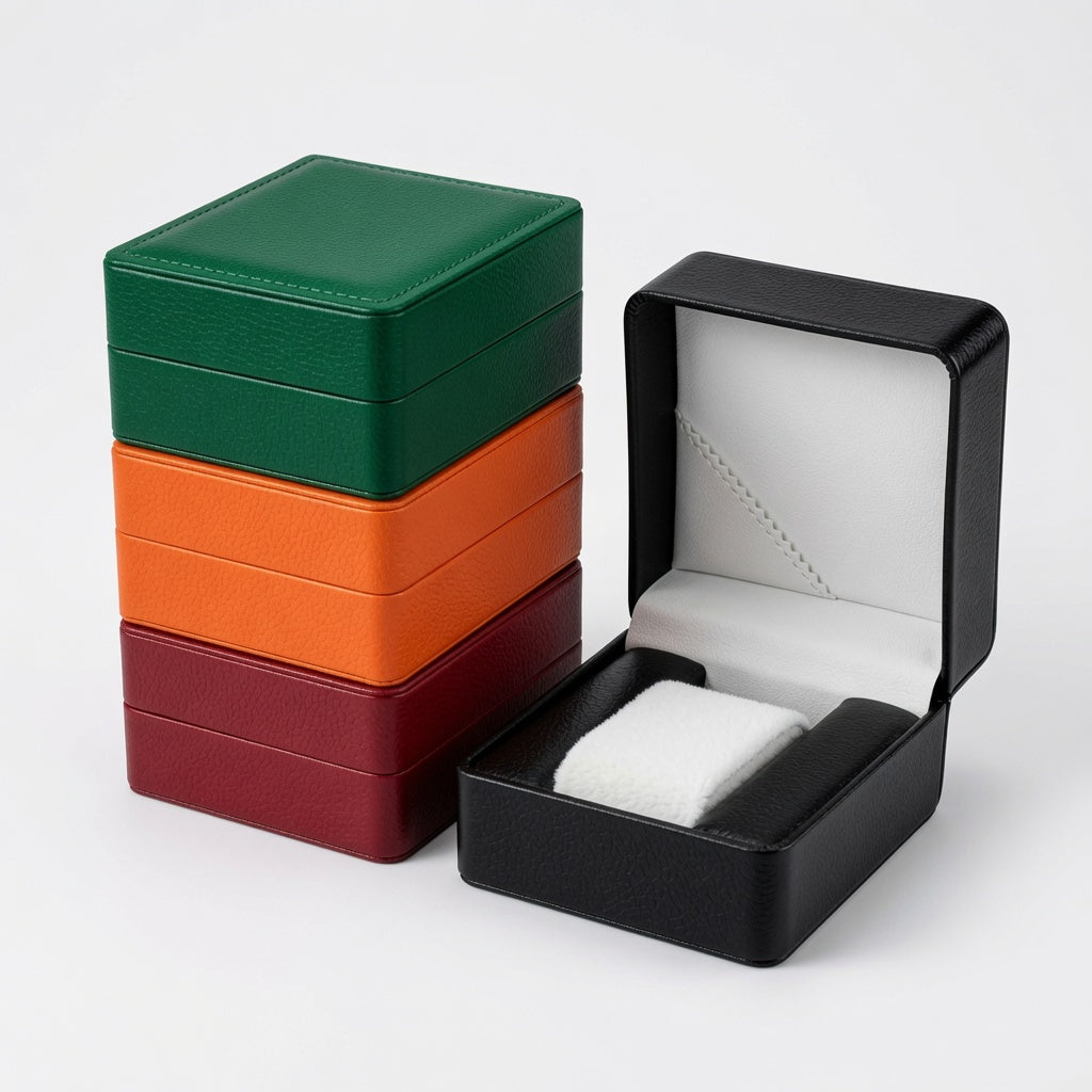 Single timepiece gift case shown open with a structured dark green shell and soft insert.