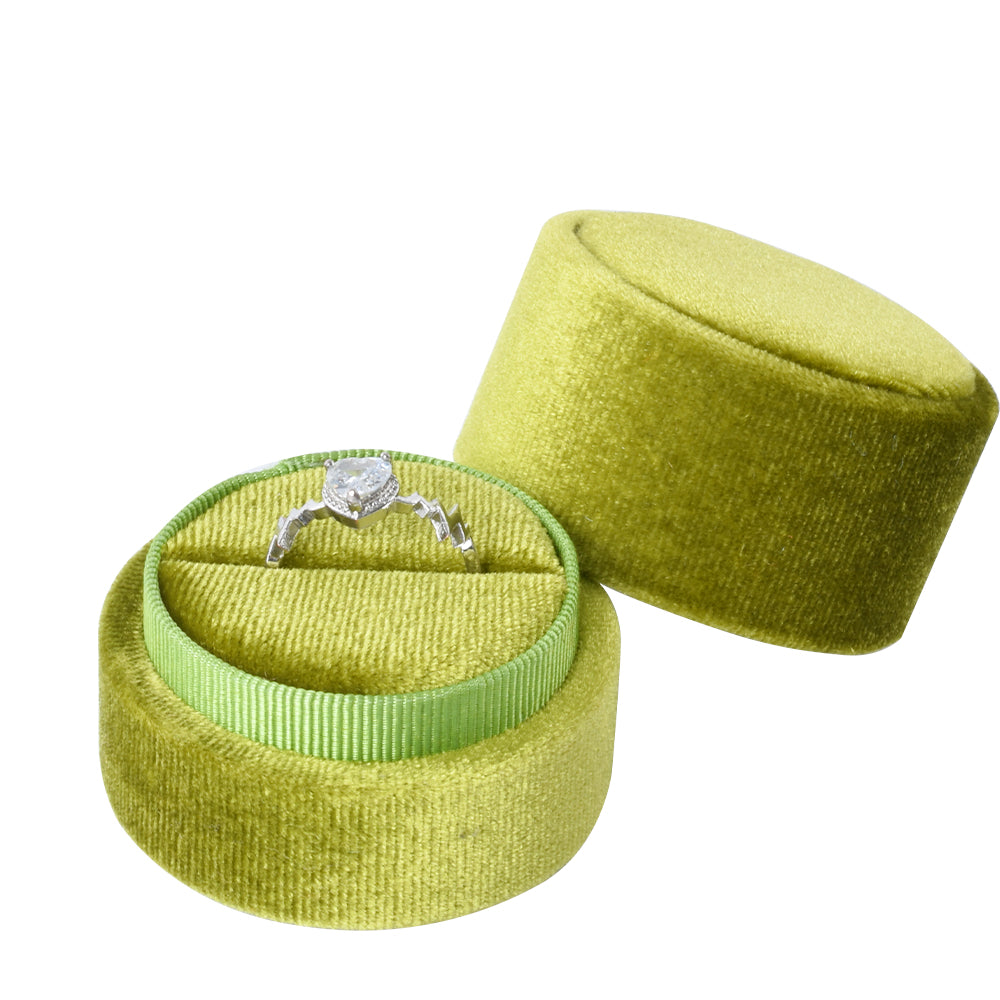 Green Round Velvet Ring Box, product view 2