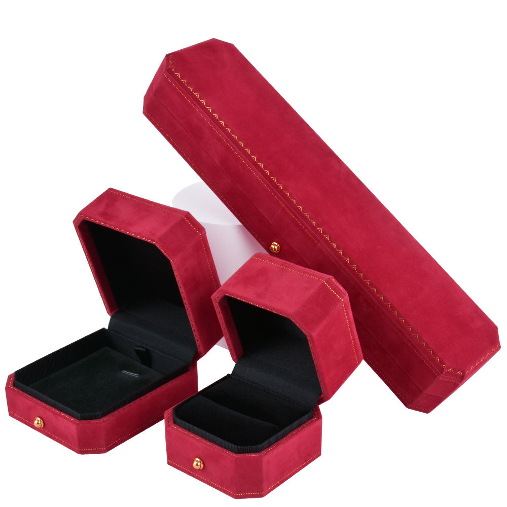 Red velvet ring, pendant and bracelet box assortment