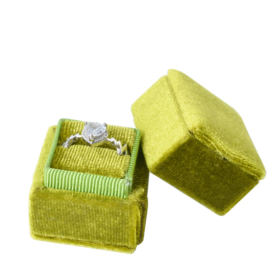 ring box - Green Mini Square Velvet Ring Box V04-R1 G front view