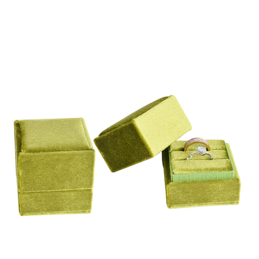 ring box - Green Square Double Velvet Ring Box V08-R4A G open view